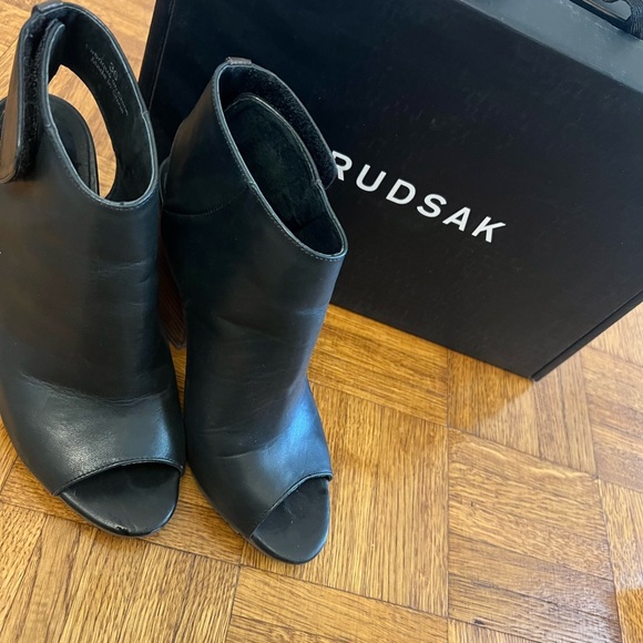 Sandals - Picture 5 of 6